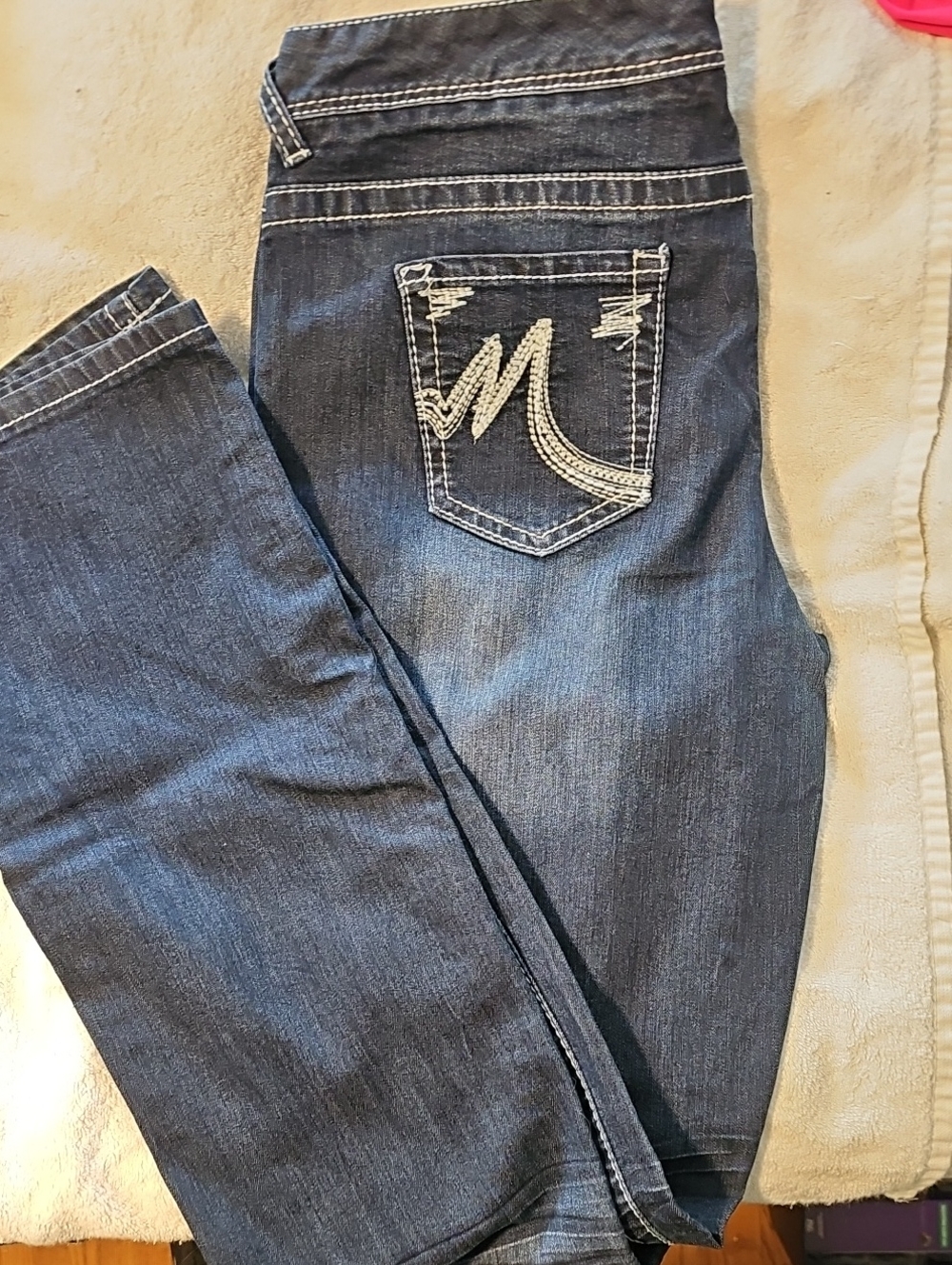Maui and Sons Women's Dark Blue Straight Leg Jeans with Embroidered Pocket